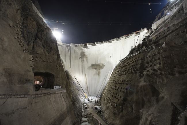 Yusufeli Barajı'nda son 50 metre